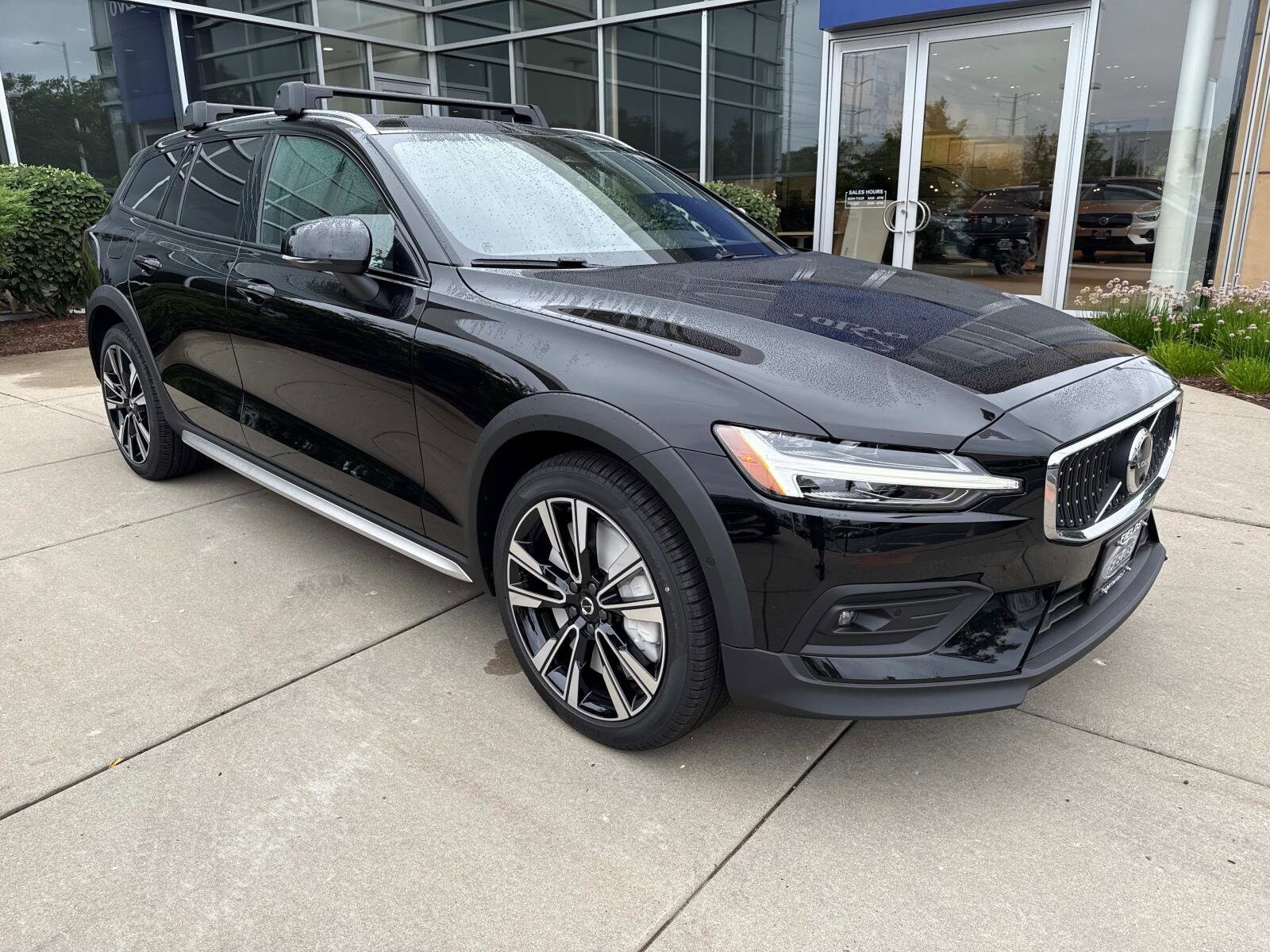2026 Volvo V60 Cross Country B5 photo 3