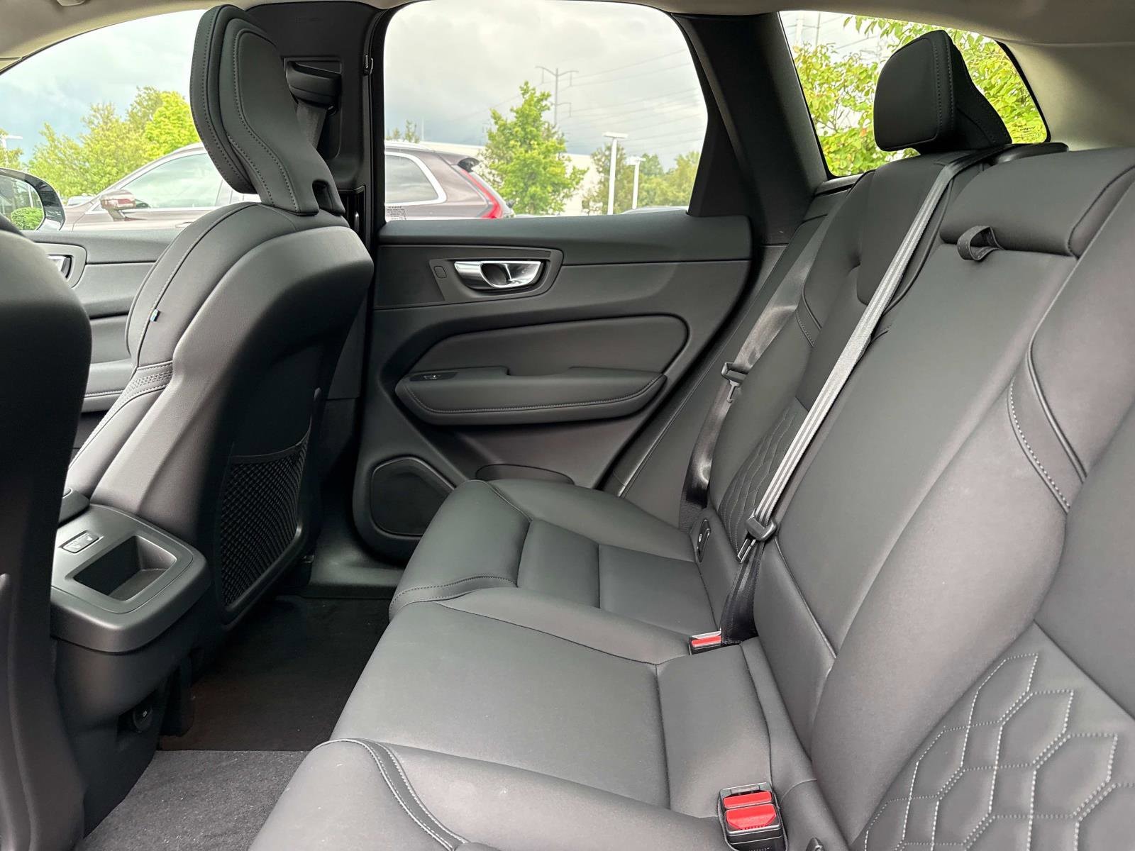 2026 Volvo XC60 Plus - Photo 14