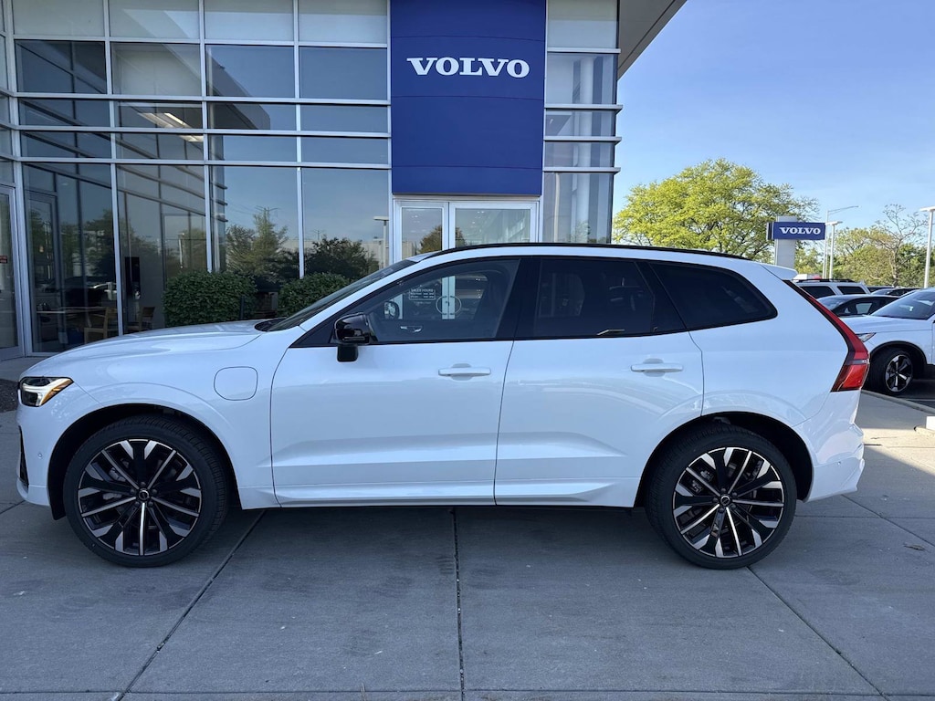 New 2026 Volvo XC60 plug-in hybrid T8 Ultra SUV