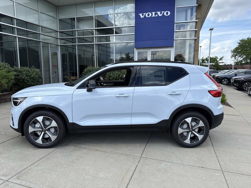 New 2026 Volvo XC40 B5 Plus SUV
