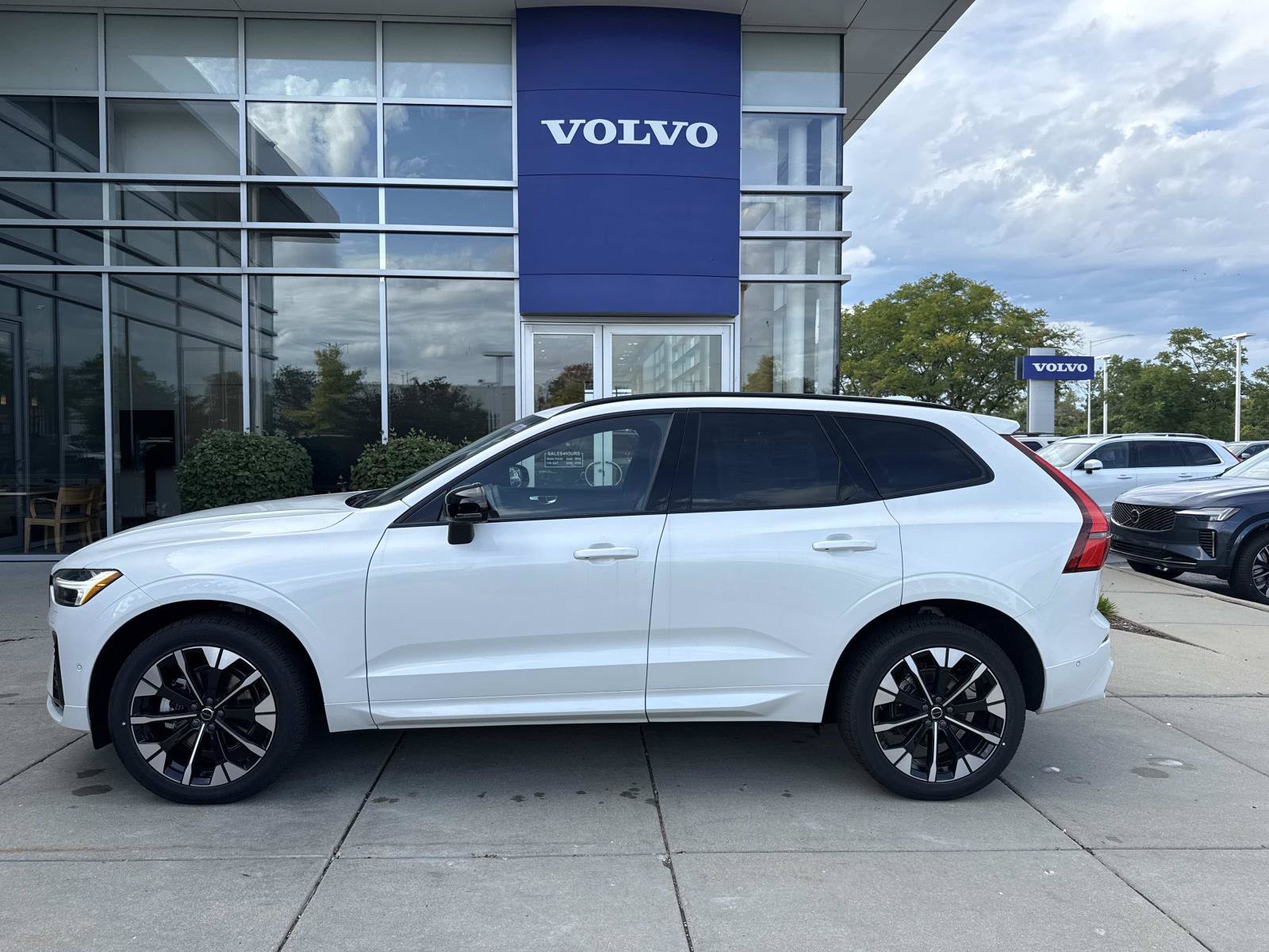 New 2026 Volvo XC60 B5 Plus SUV