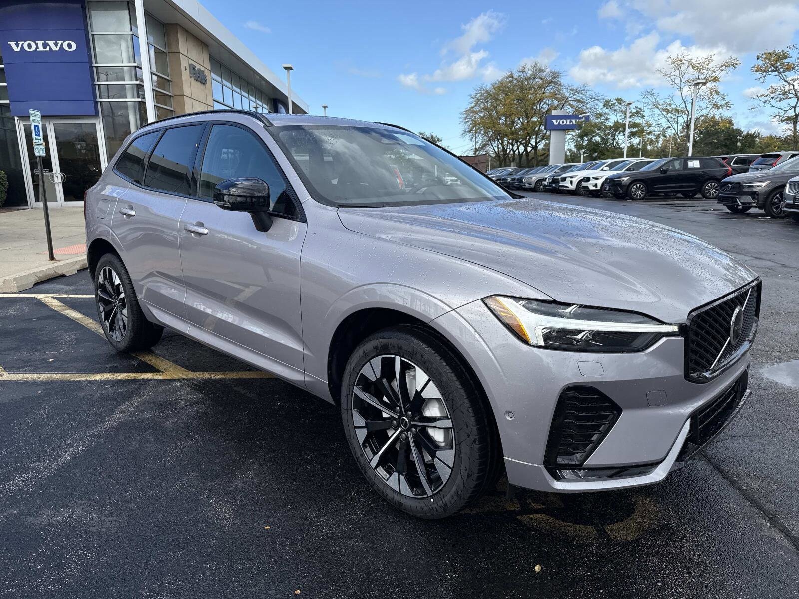 2026 Volvo XC60 B5 Plus photo 3