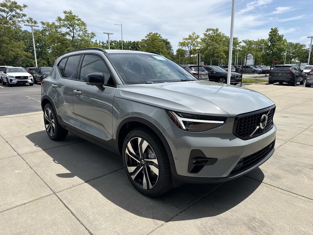 New 2026 Volvo XC40 B5 Ultra SUV