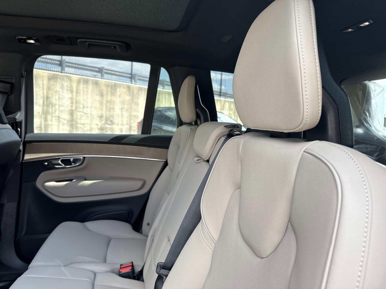 2026 Volvo XC90 Plus - Photo 16