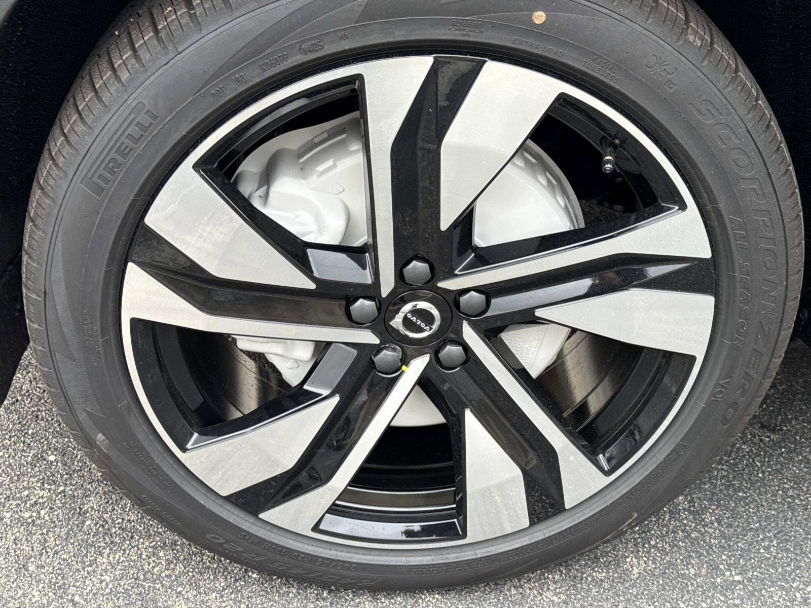2026 Volvo XC40 Ultra - Photo 10