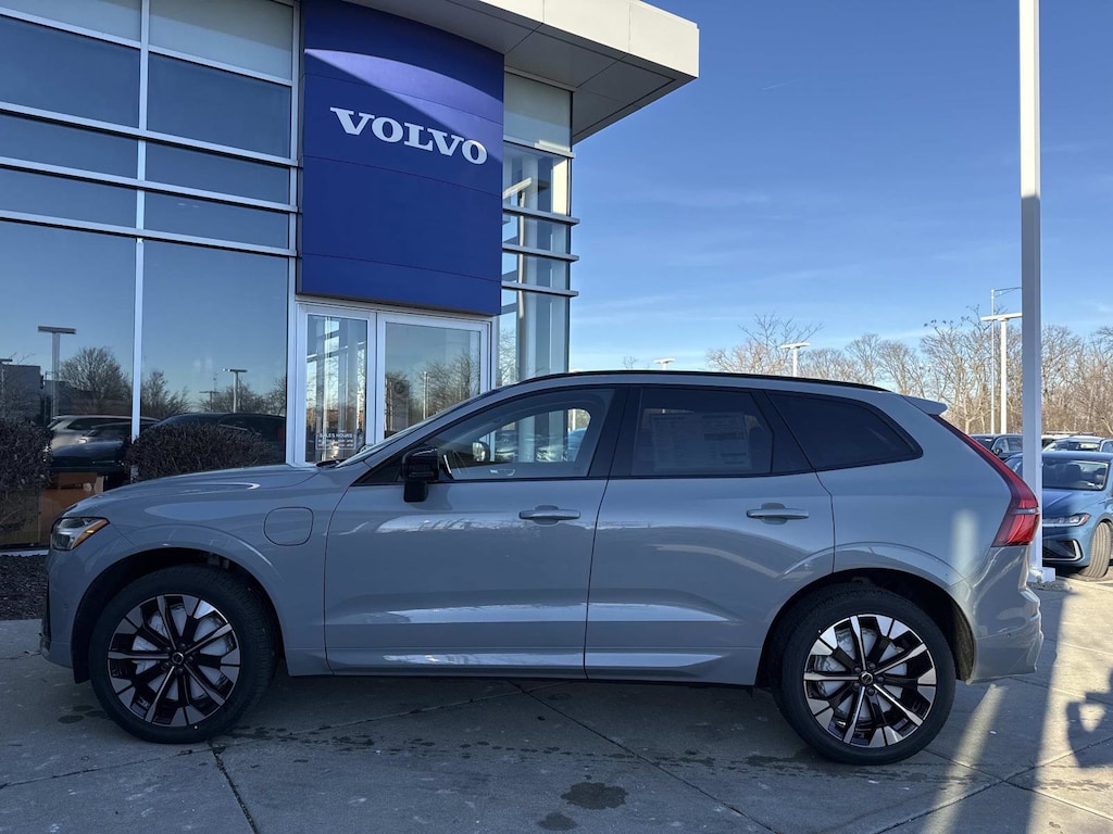 New 2026 Volvo XC60 plug-in hybrid T8 Plus SUV