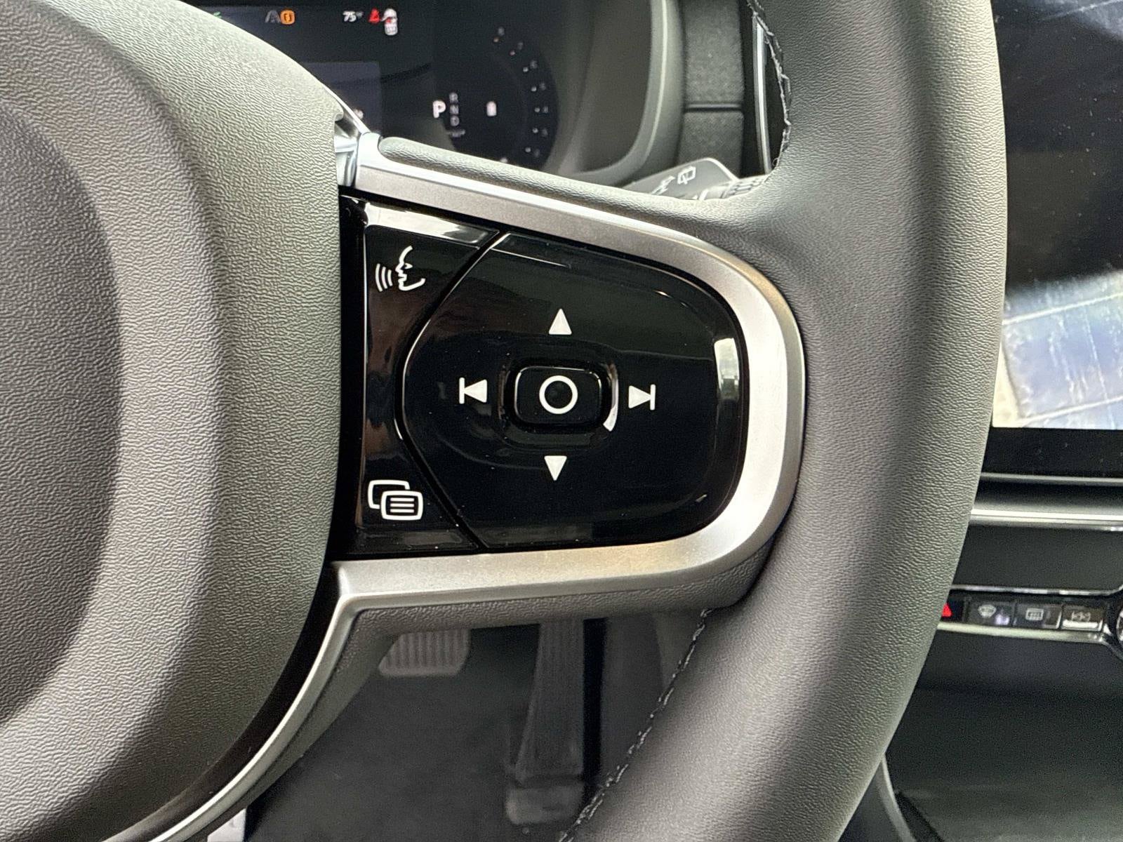 2026 Volvo XC90 Plus - Photo 30