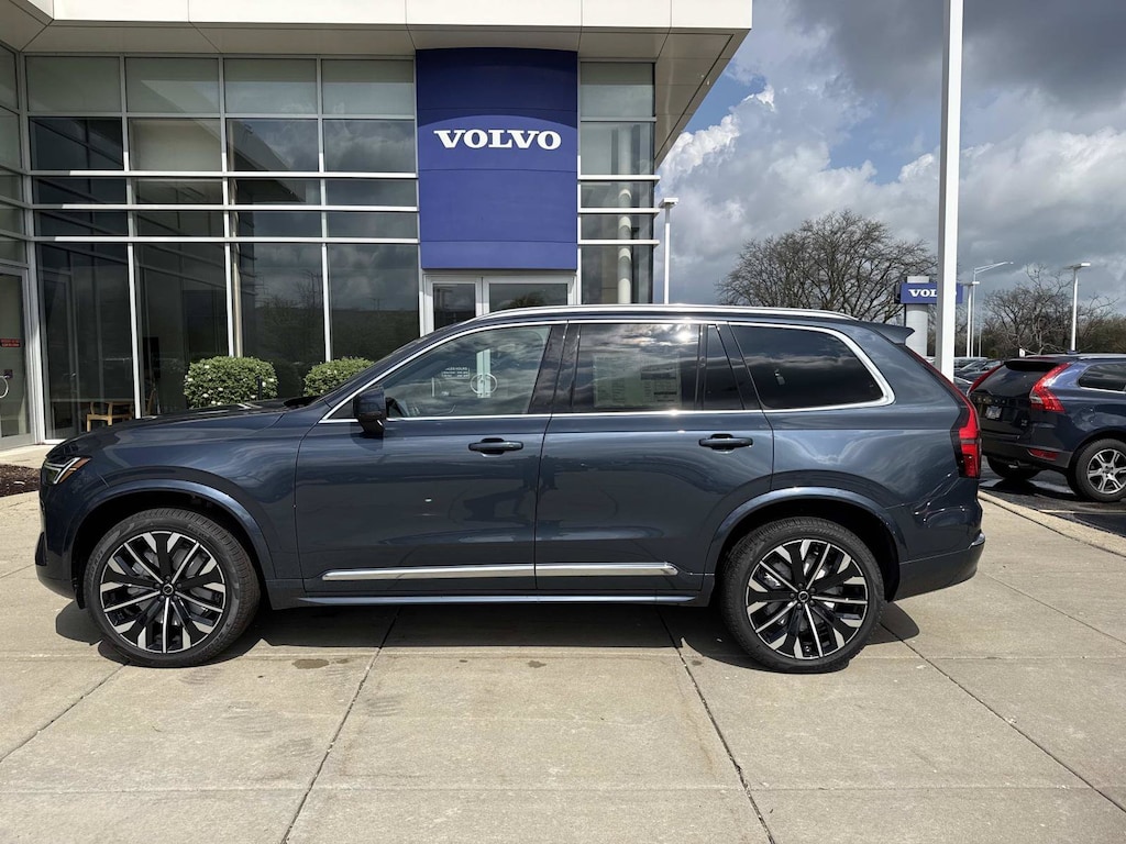 New 2026 Volvo XC90 B5 Core SUV