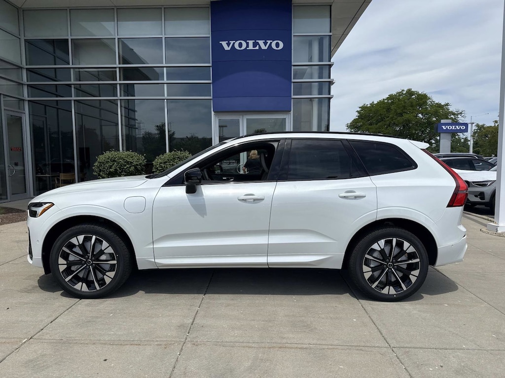 New 2026 Volvo XC60 plug-in hybrid T8 Plus SUV