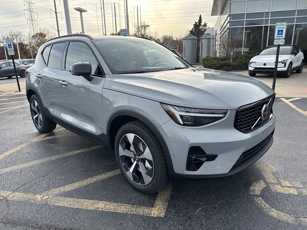 New 2026 Volvo XC40 B5 Plus SUV
