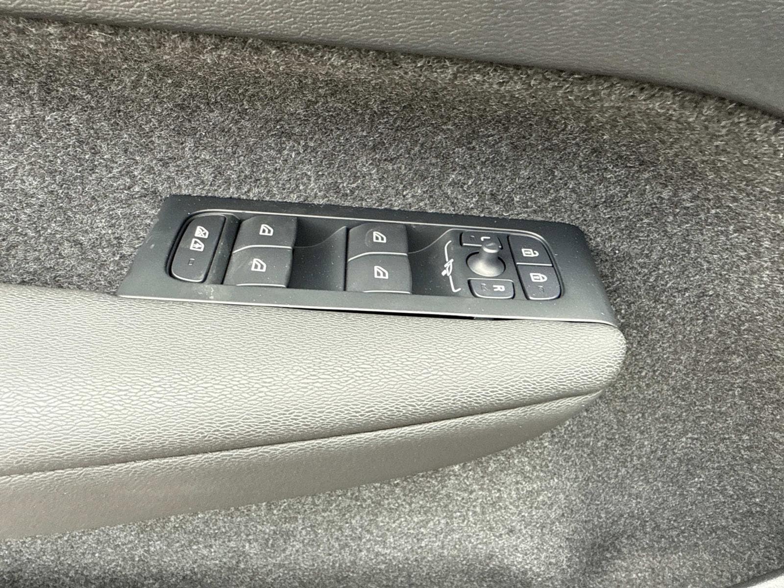 2026 Volvo XC40 Ultra - Photo 20