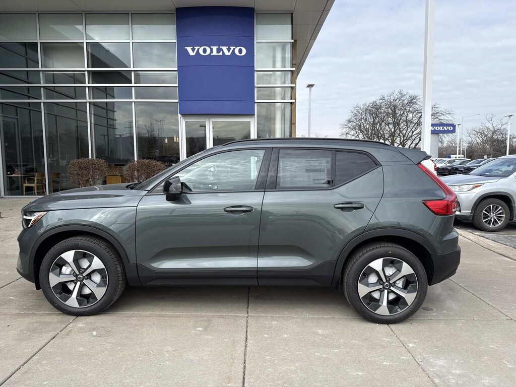 New 2026 Volvo XC40 B5 Plus SUV