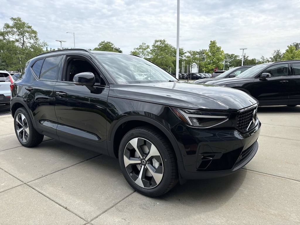 New 2026 Volvo XC40 B5 Plus SUV