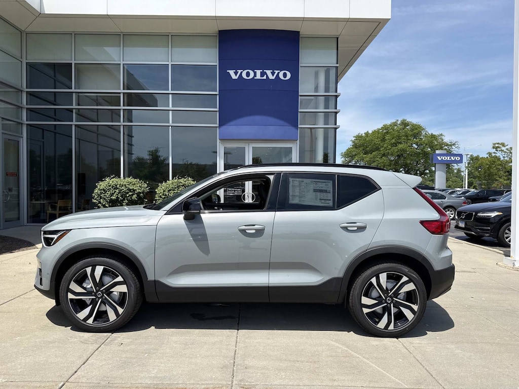 New 2026 Volvo XC40 B5 Plus SUV