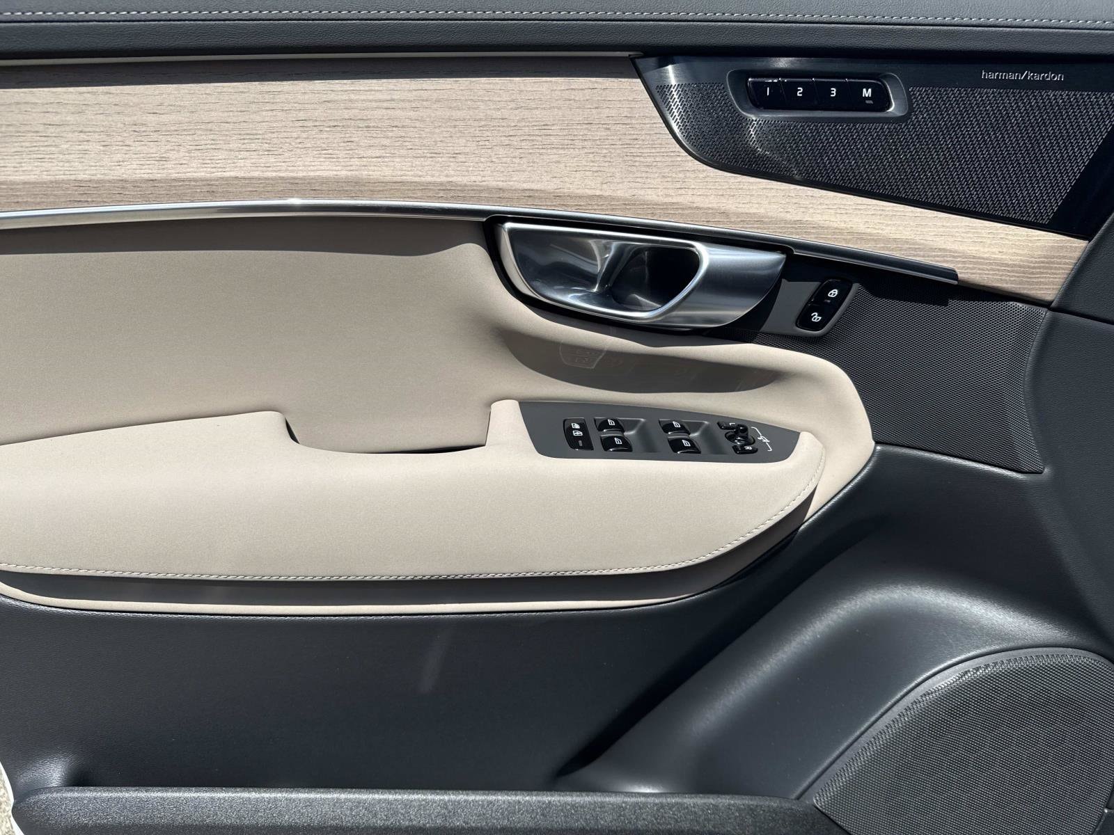 2026 Volvo XC90 Ultra - Photo 18