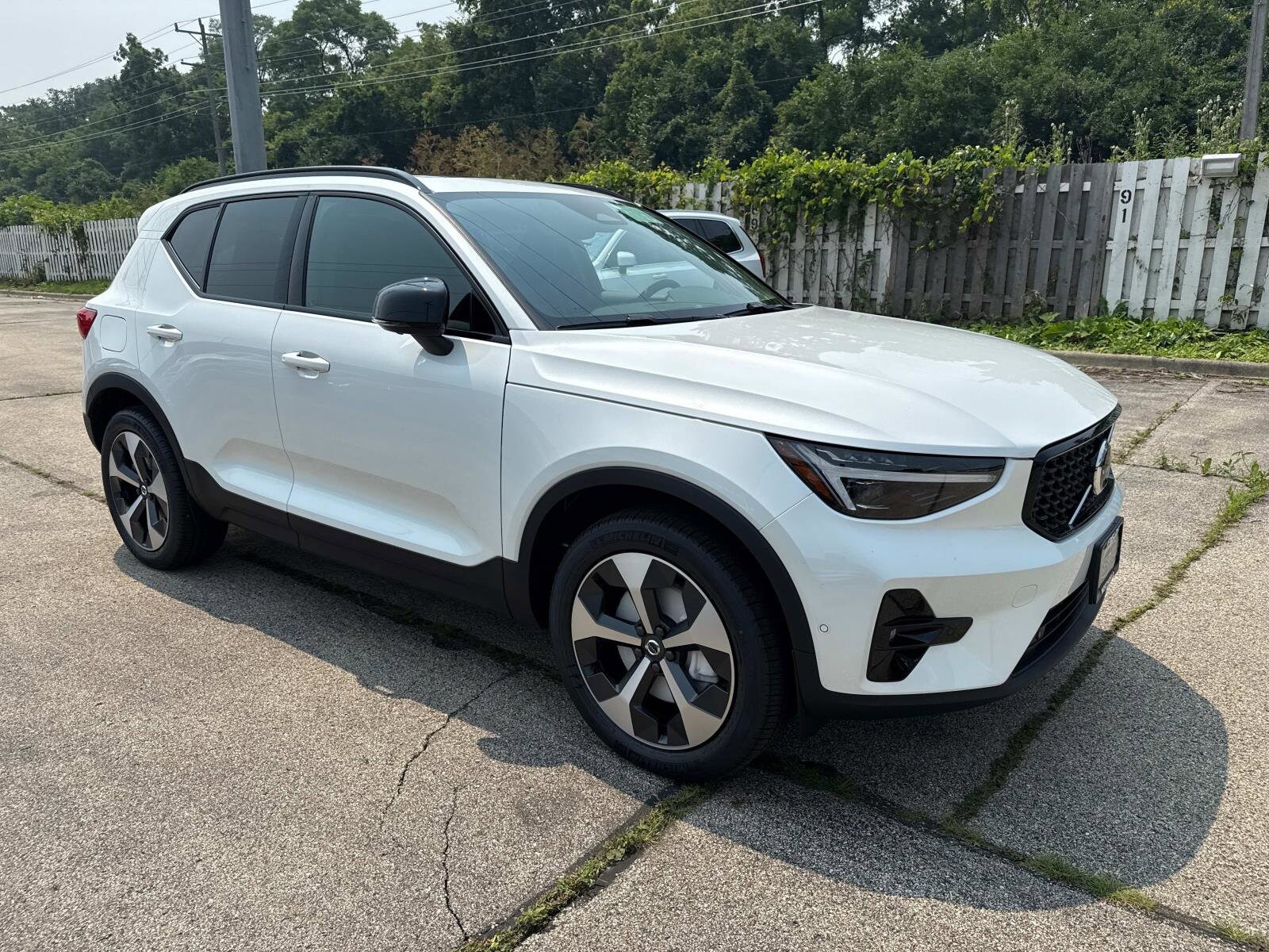 2026 Volvo XC40 Plus photo 3