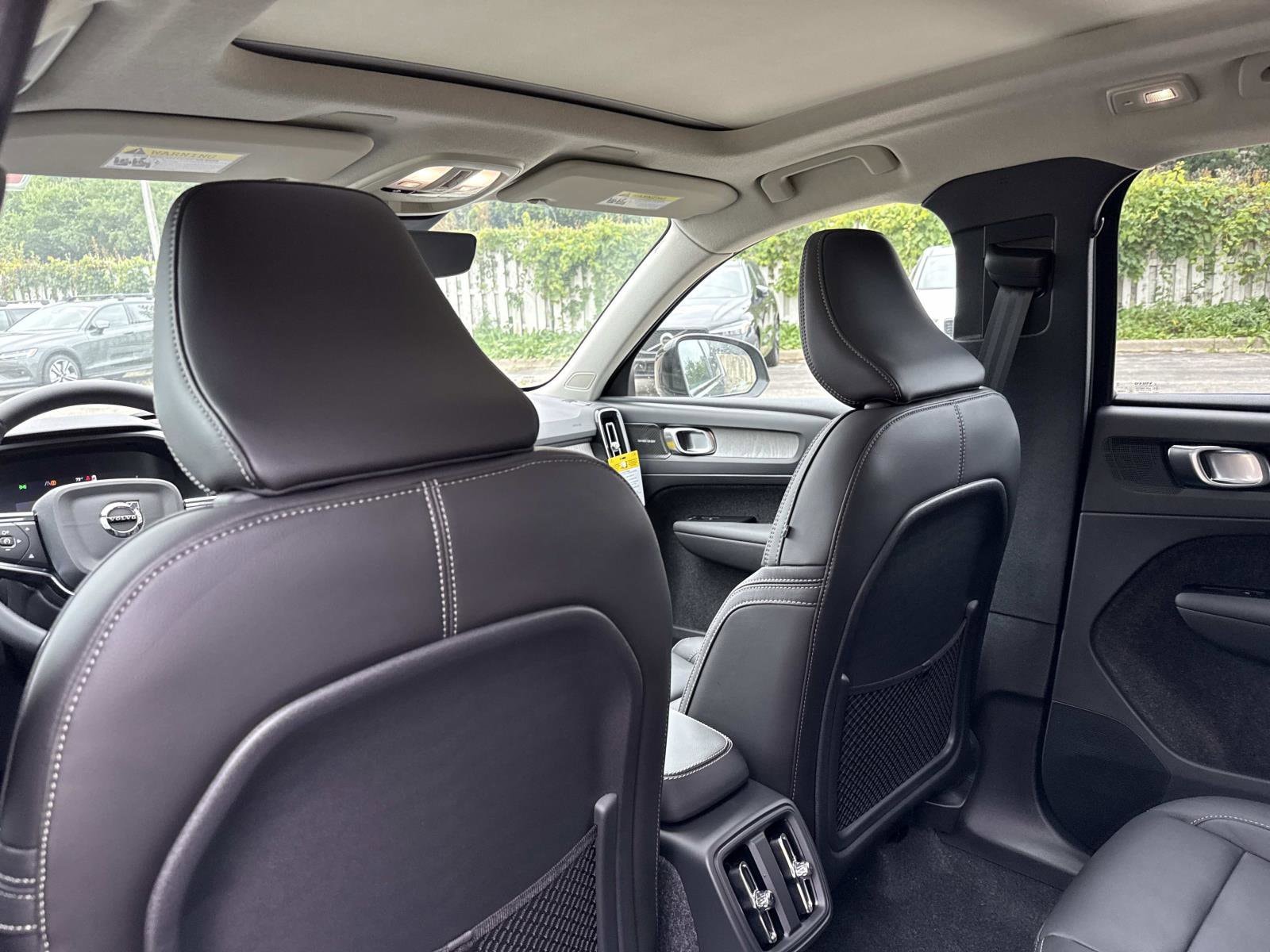 2026 Volvo XC40 Ultra - Photo 16