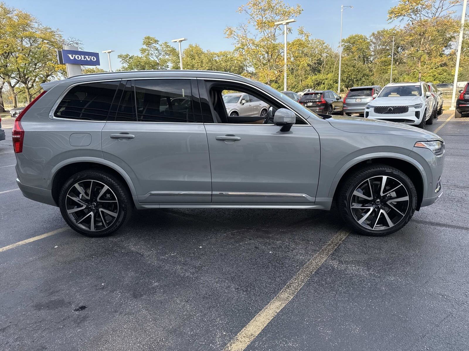 2024 Volvo XC90 Plus photo 2
