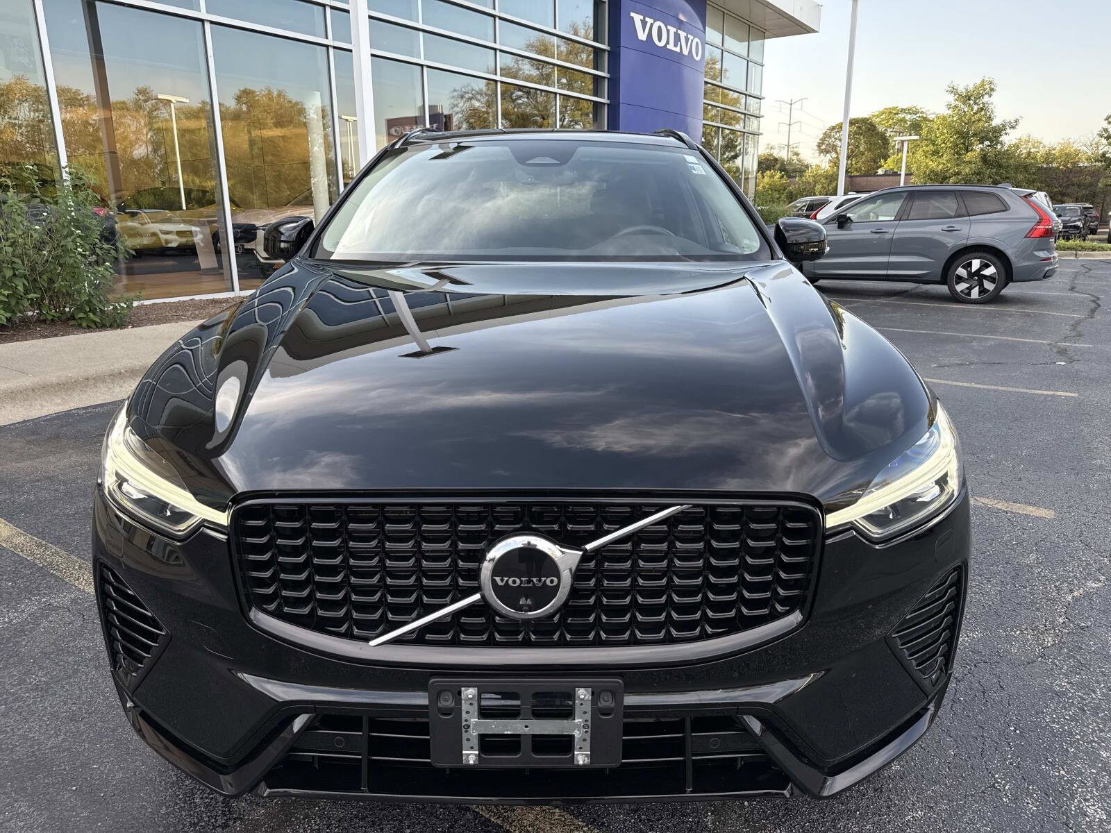 2023 Volvo XC60 Recharge Hybrid T8 Plus photo 2