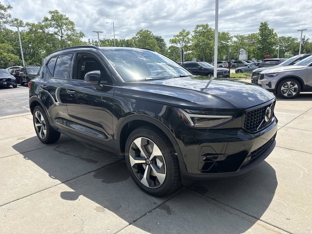 New 2026 Volvo XC40 B5 Plus SUV