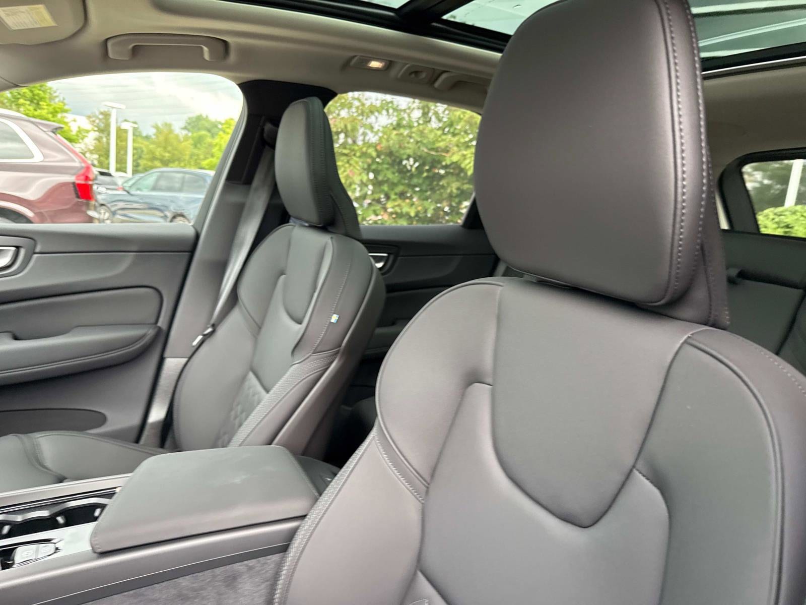 2026 Volvo XC60 Plus - Photo 21