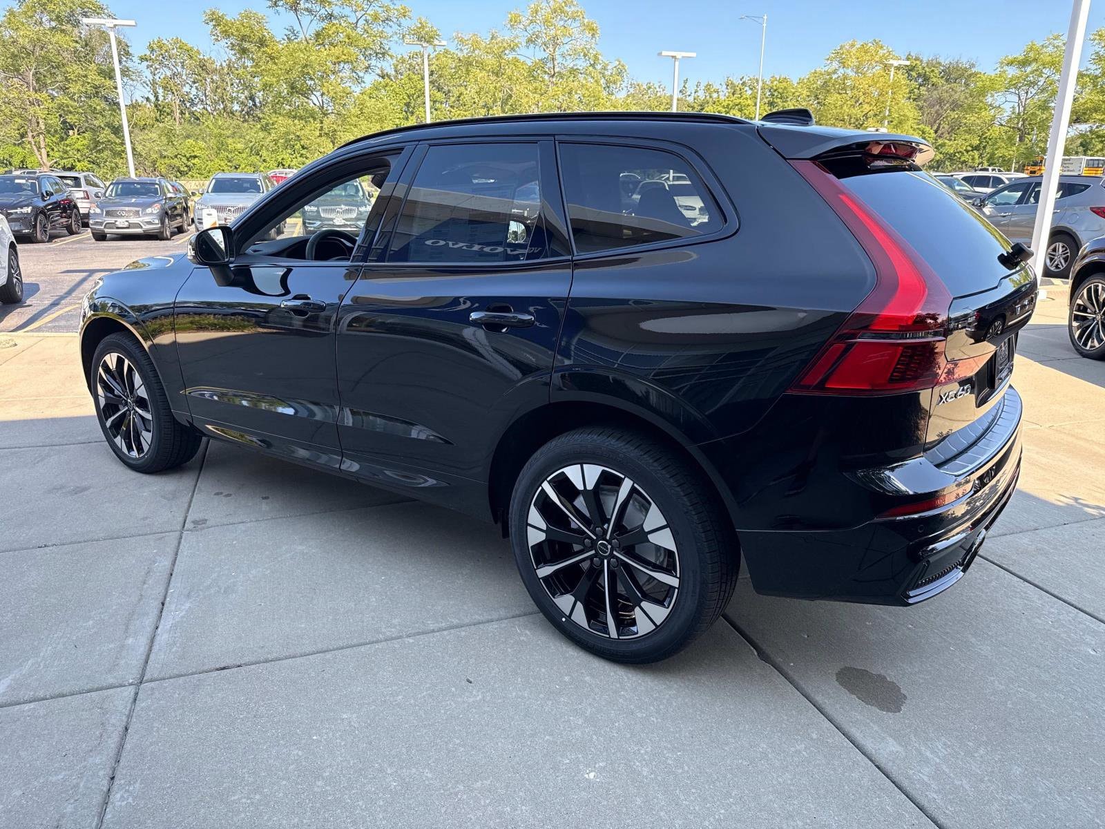 2026 Volvo XC60 Plus - Photo 7