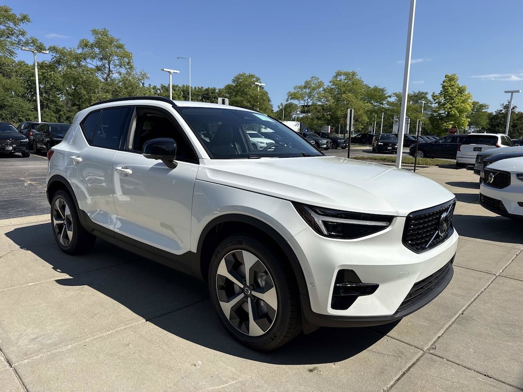 New 2026 Volvo XC40 B5 Plus SUV