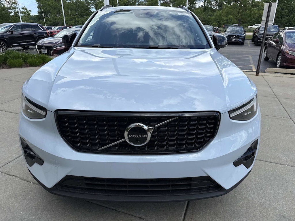 New 2026 Volvo XC40 B5 Plus SUV
