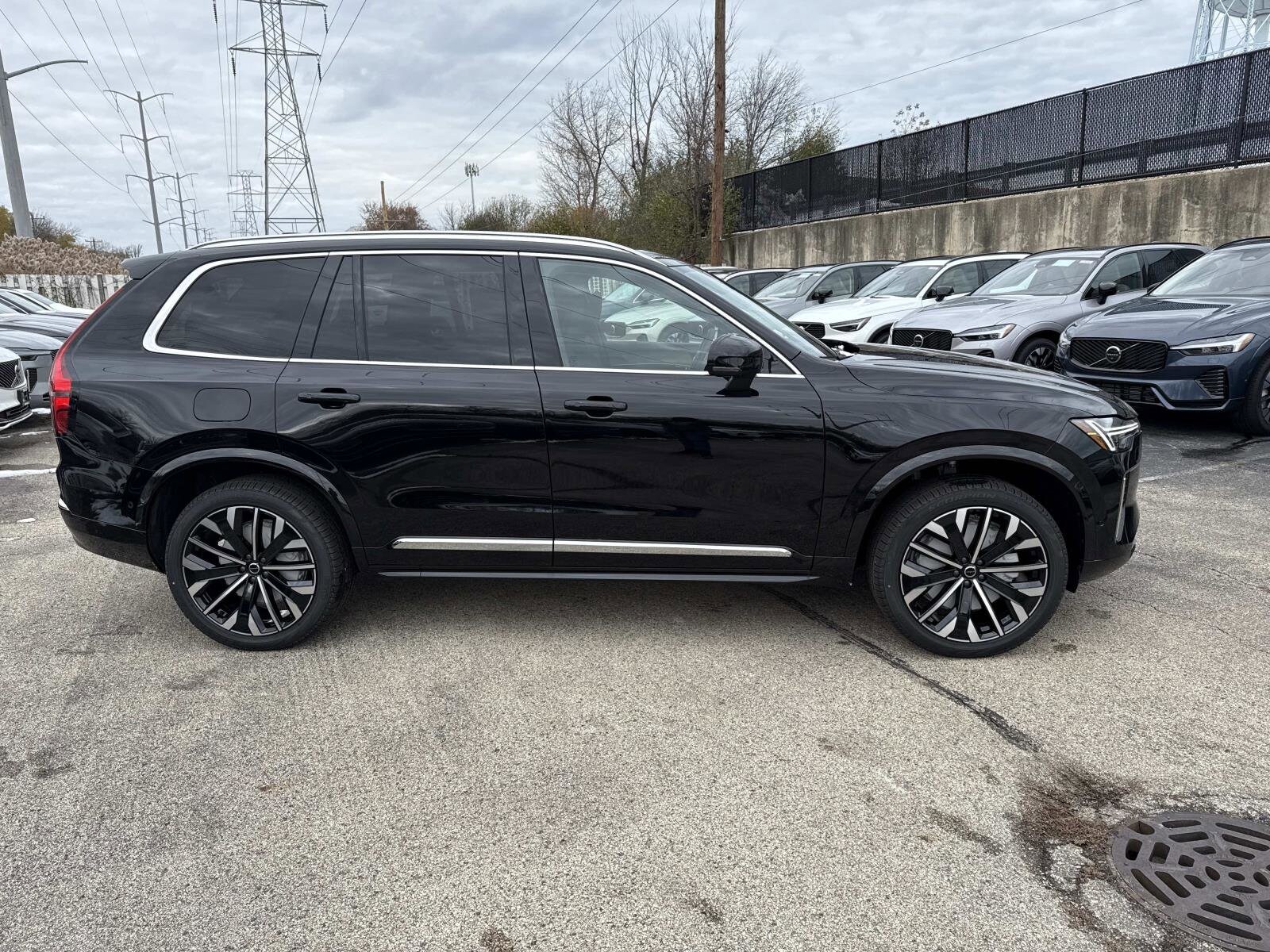 2026 Volvo XC90 Plus photo 4