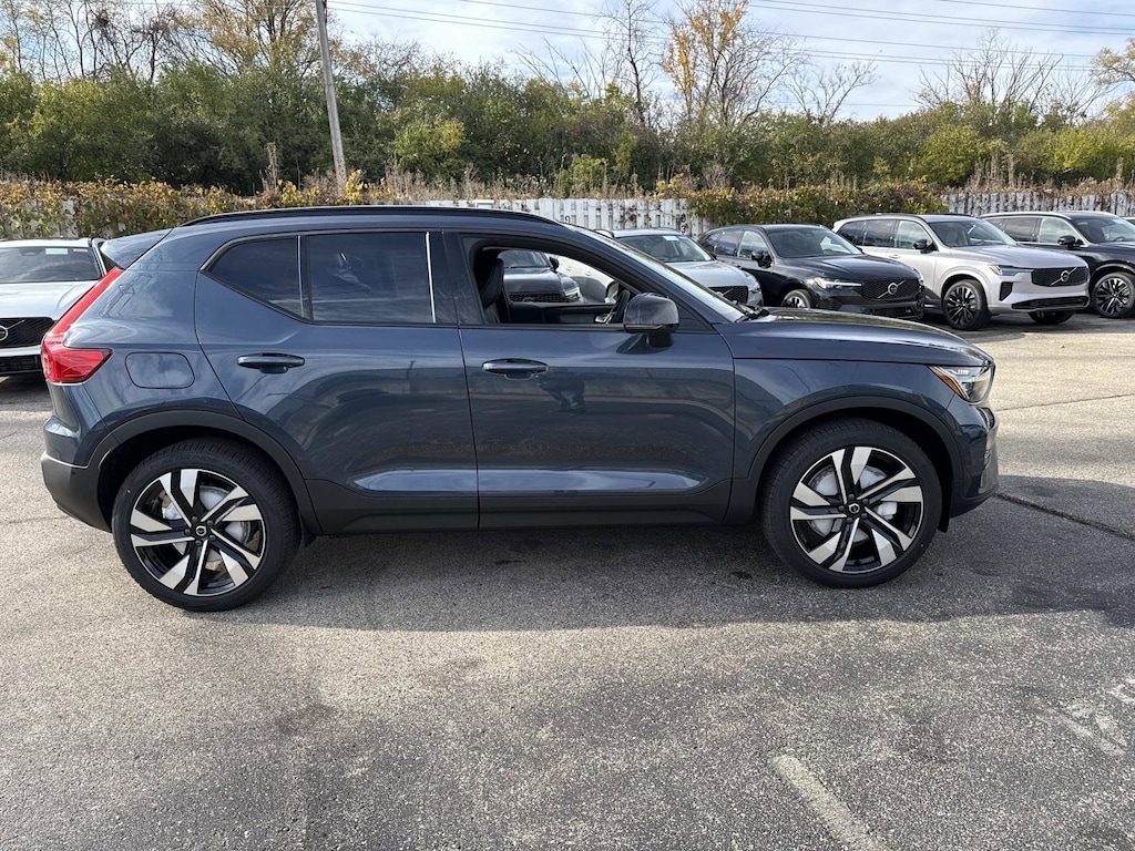 New 2026 Volvo XC40 B5 Ultra SUV