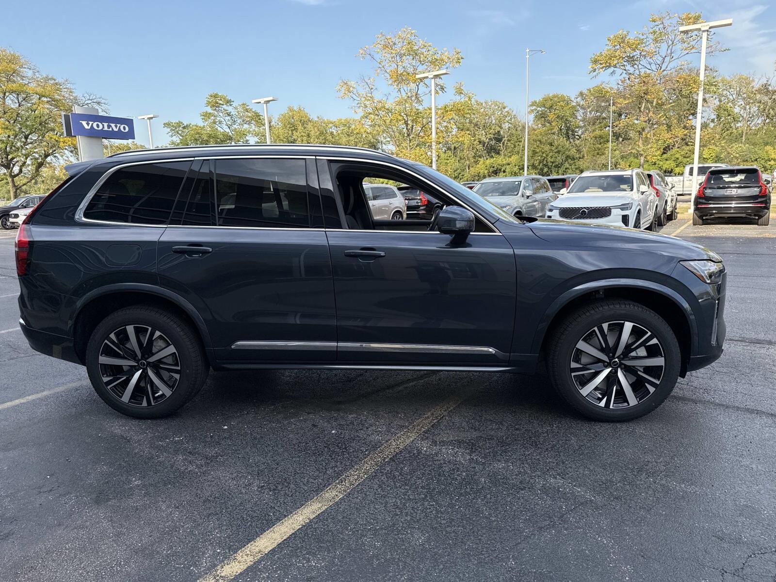 2026 Volvo XC90 B5 Core photo 4
