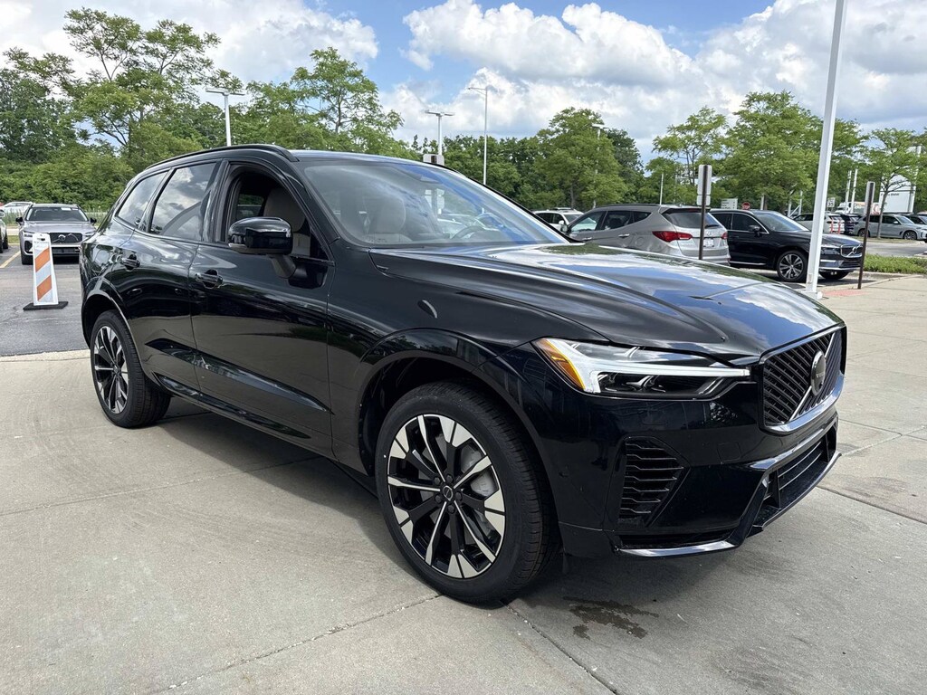 New 2026 Volvo XC60 plug-in hybrid T8 Plus SUV