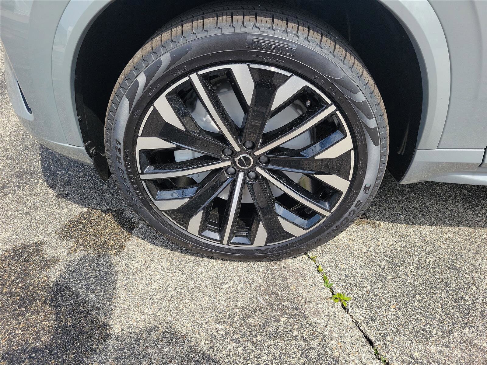 2025 Volvo XC90 B5 Core photo 3