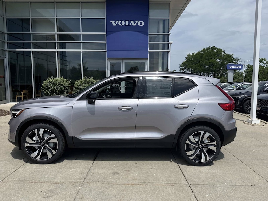 New 2026 Volvo XC40 B5 Plus SUV