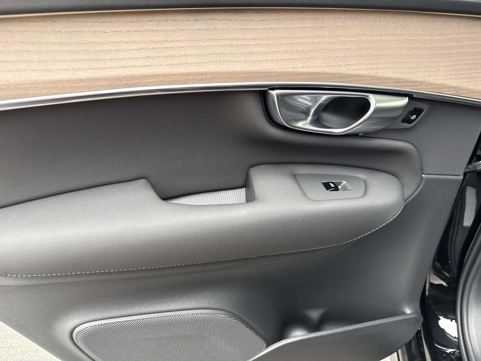2026 Volvo XC90 Plus - Photo 12