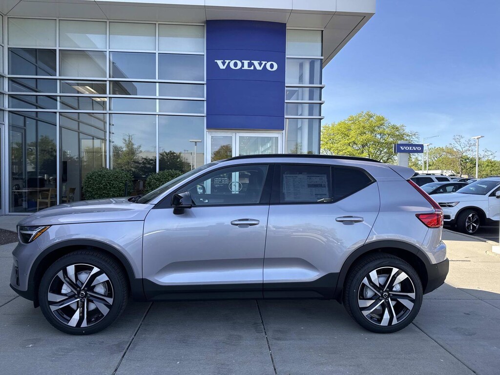 New 2026 Volvo XC40 B5 Plus SUV