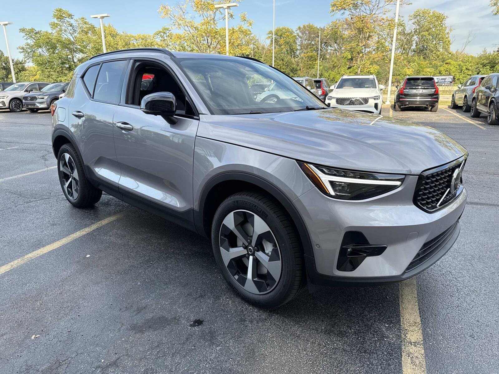 2026 Volvo XC40 Plus photo 2