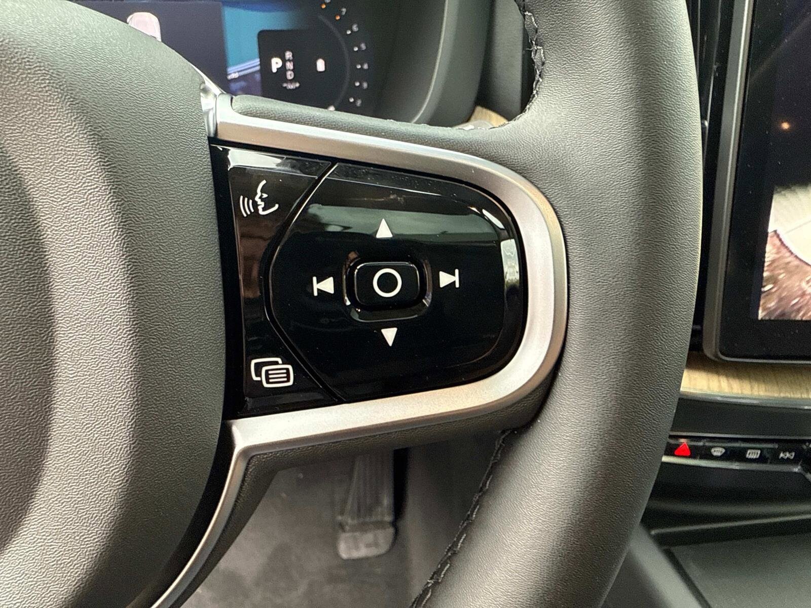 2026 Volvo XC60 Plus - Photo 31