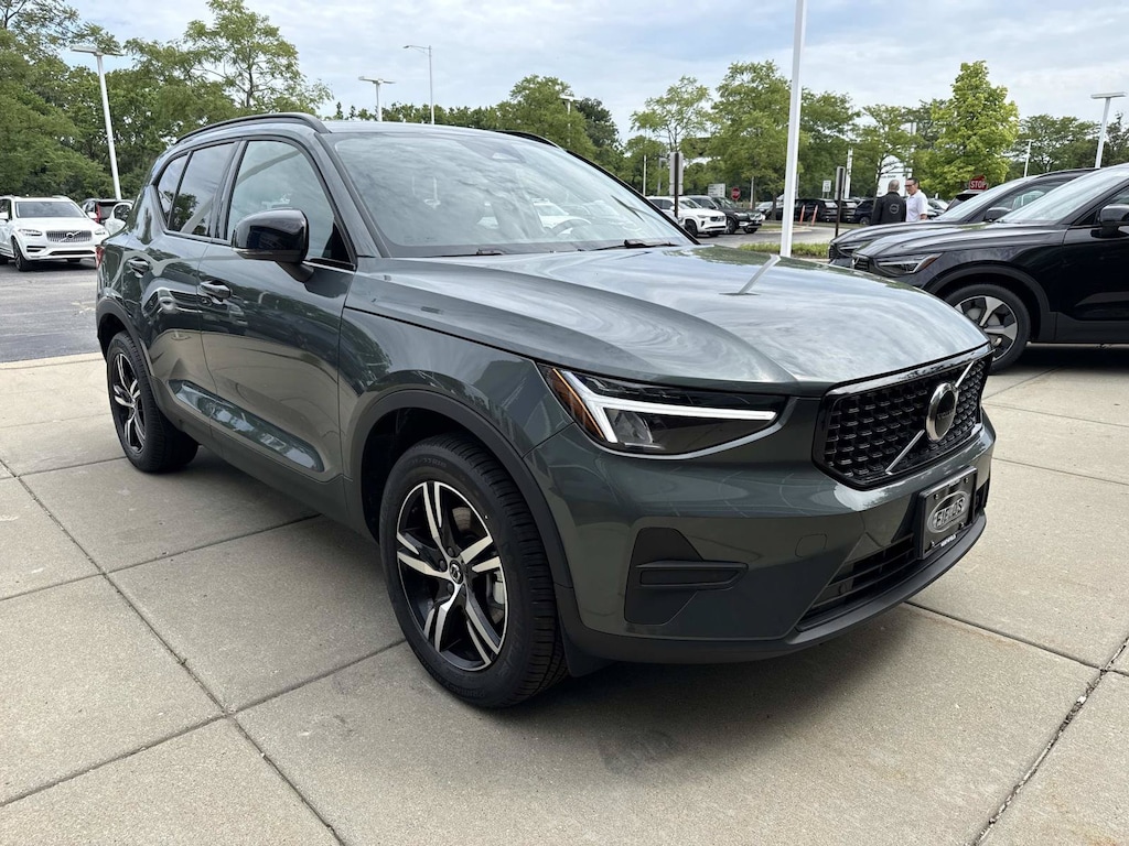 New 2026 Volvo XC40 B5 Core SUV
