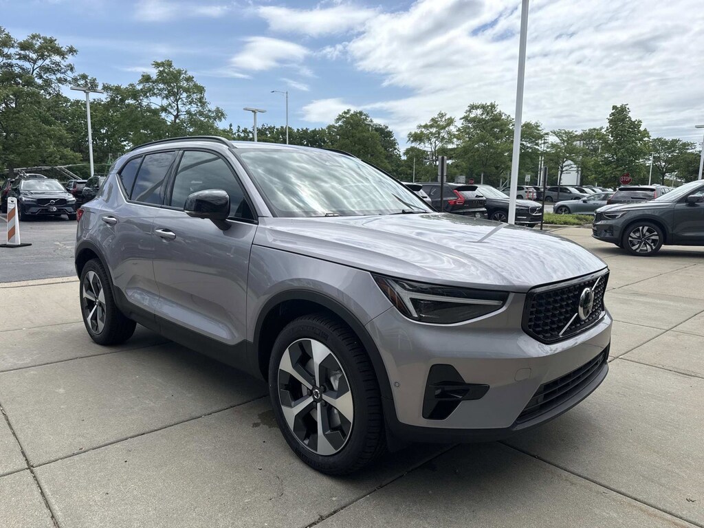 New 2026 Volvo XC40 B5 Plus SUV