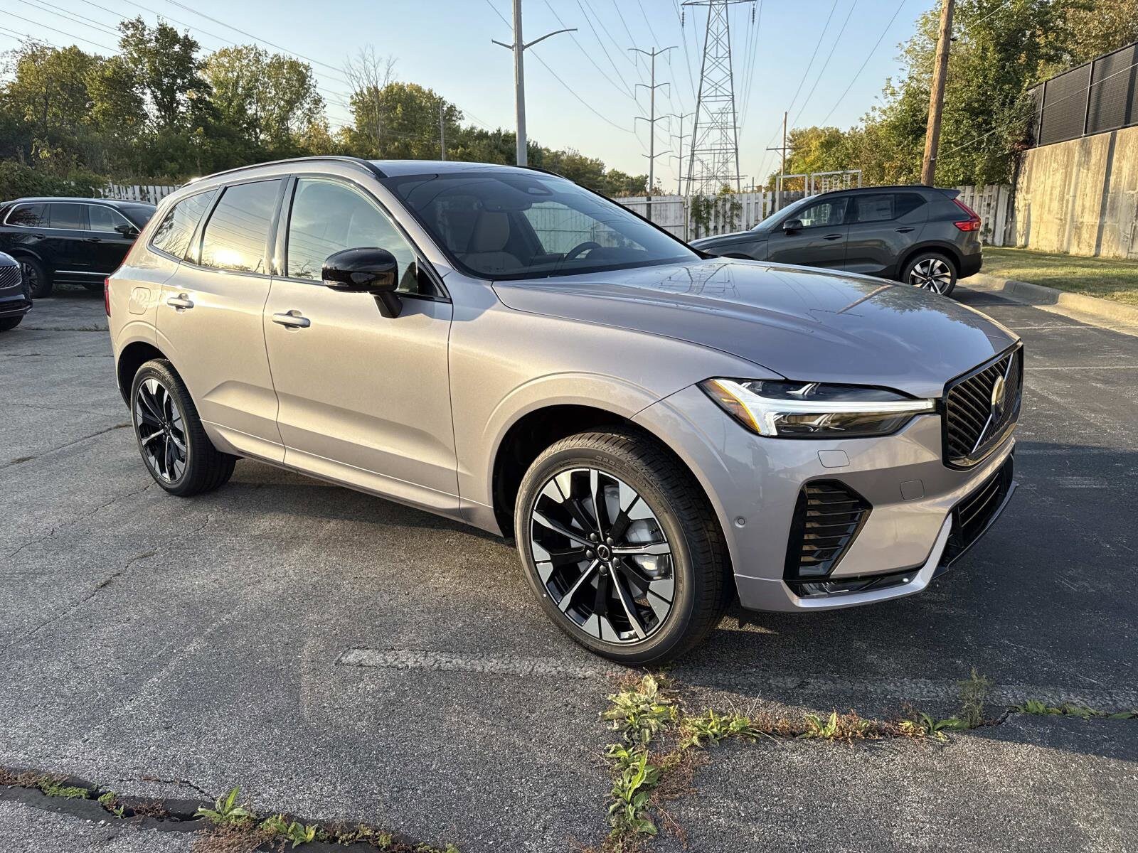 2026 Volvo XC60 B5 Plus photo 3