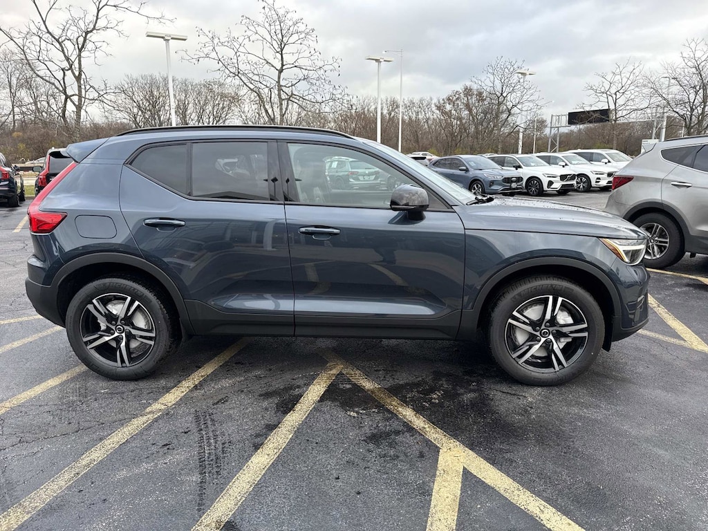 New 2026 Volvo XC40 B5 Core SUV