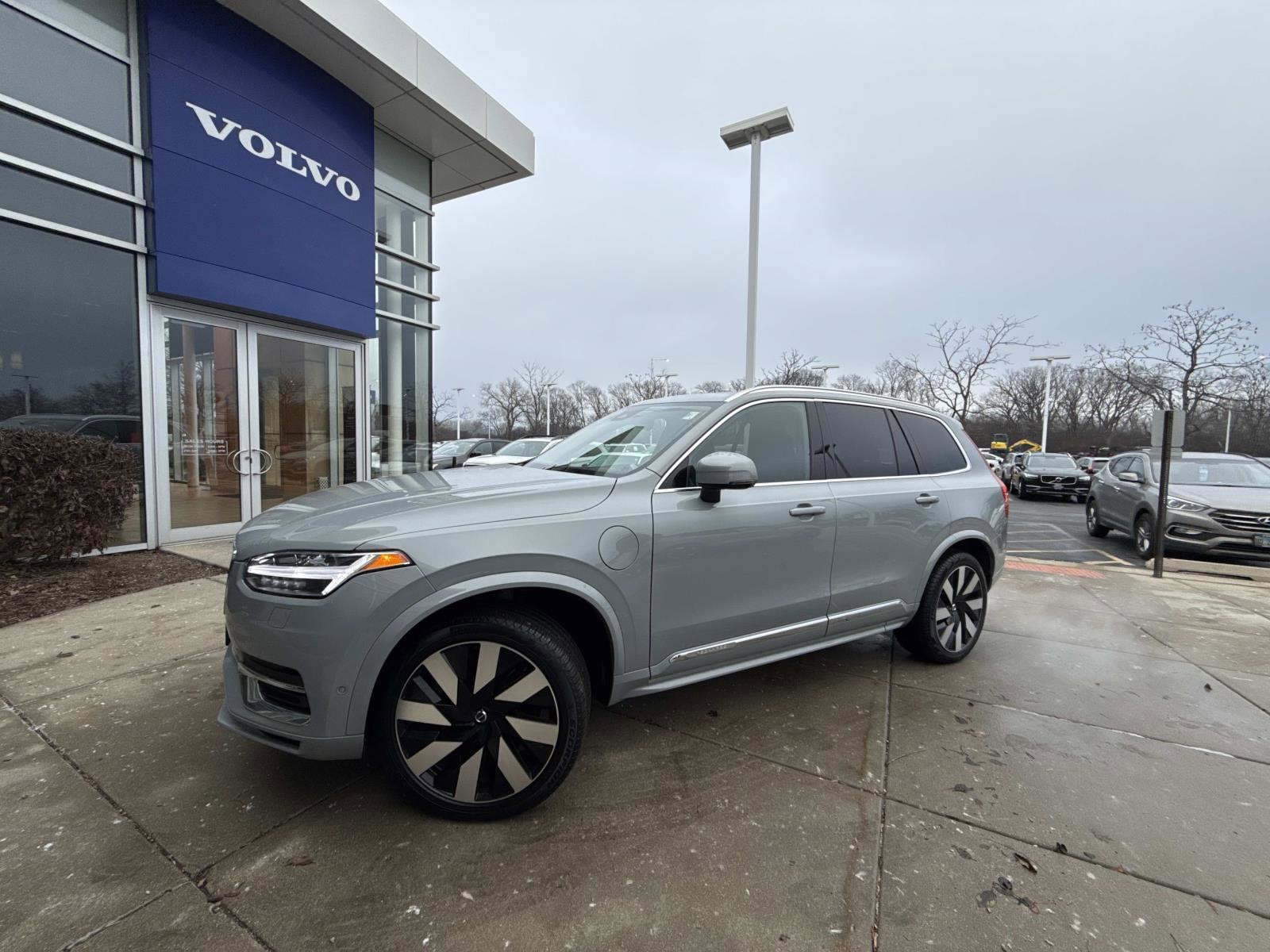 2024 Volvo XC90 Plus's photo