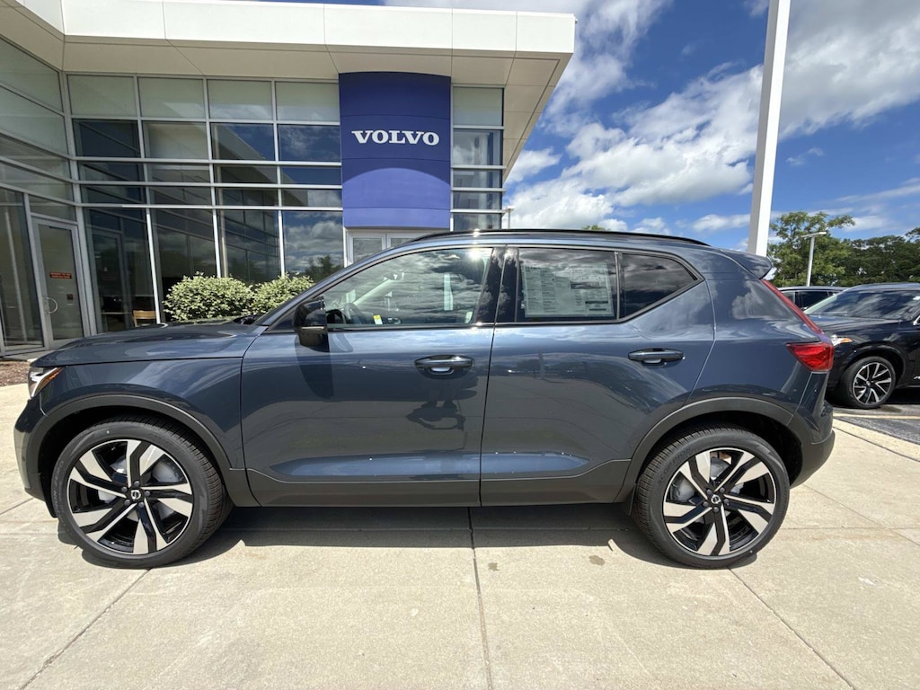 New 2026 Volvo XC40 B5 Ultra SUV