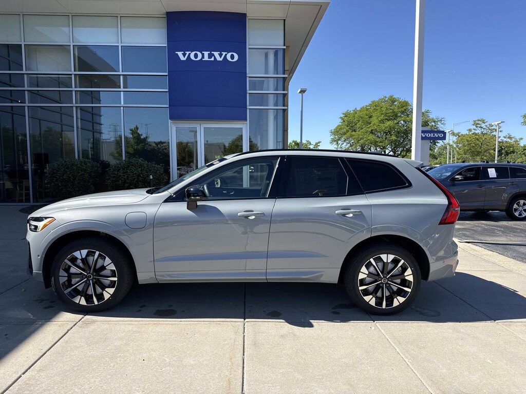 New 2026 Volvo XC60 plug-in hybrid T8 Plus SUV