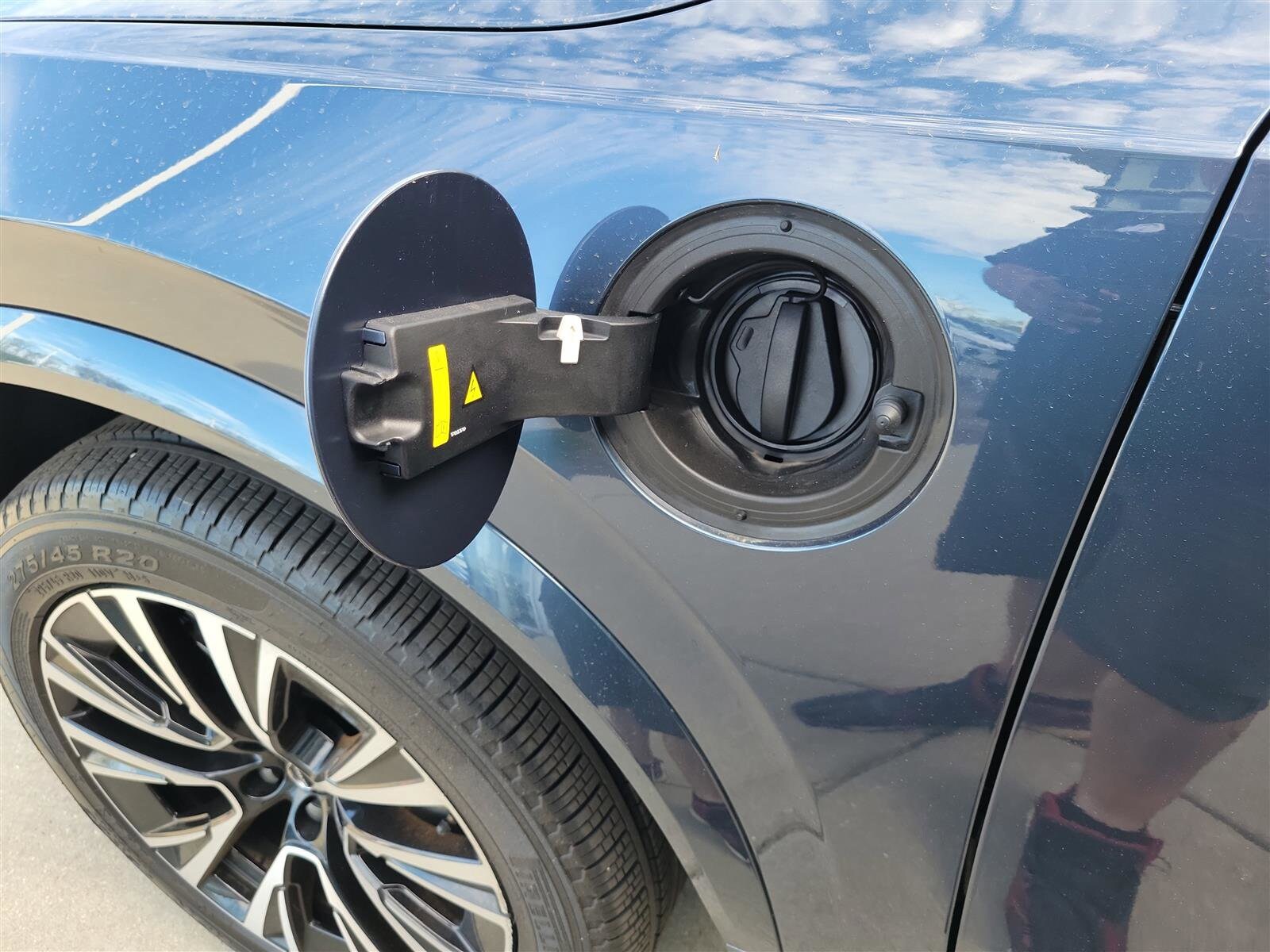 2025 Volvo XC90 T8 Plus photo 3