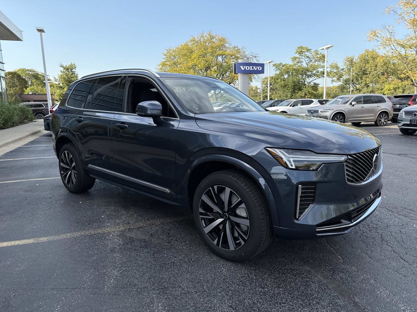 2026 Volvo XC90 B5 Core photo 3