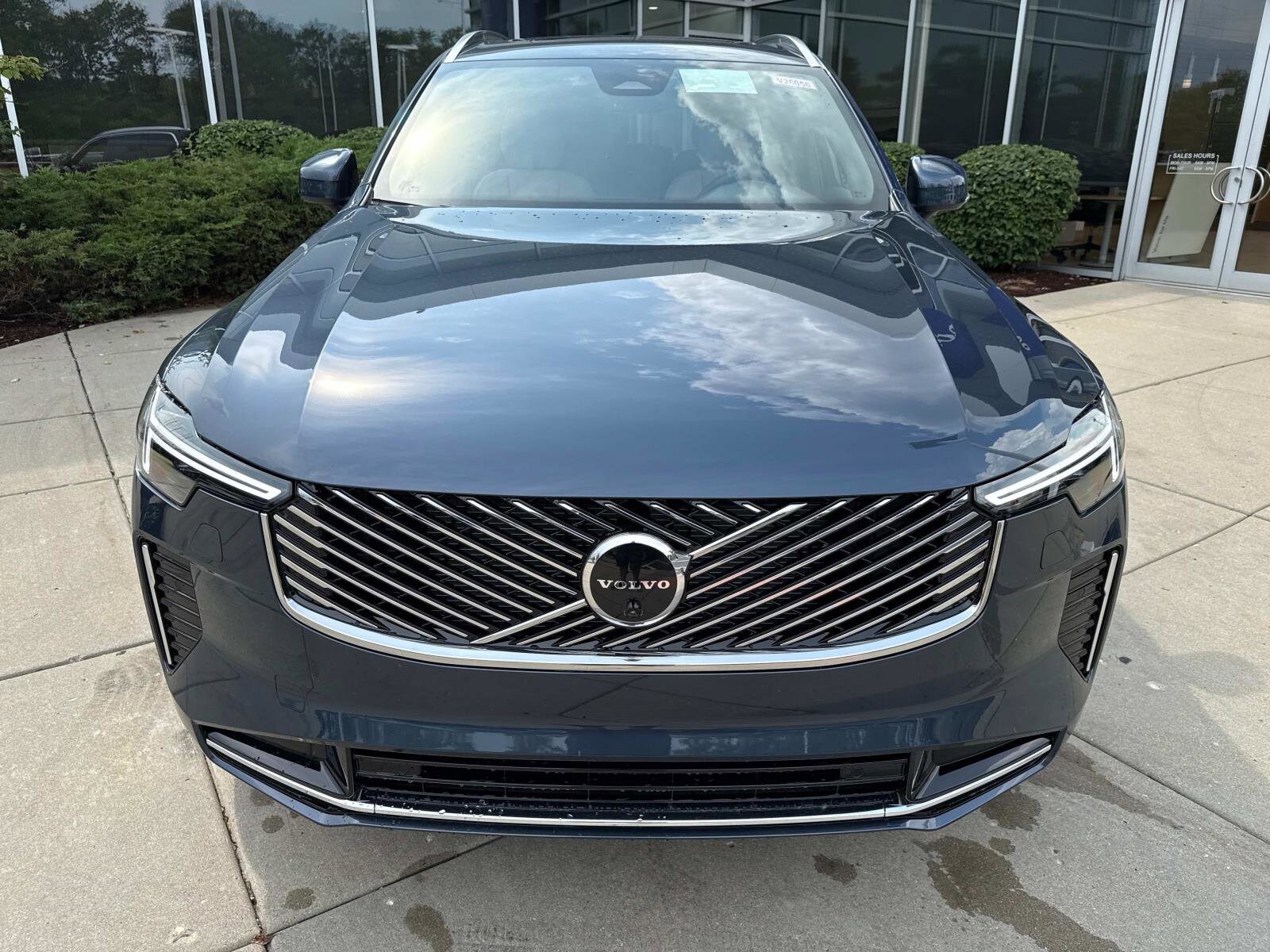 2026 Volvo XC90 Plus photo 2