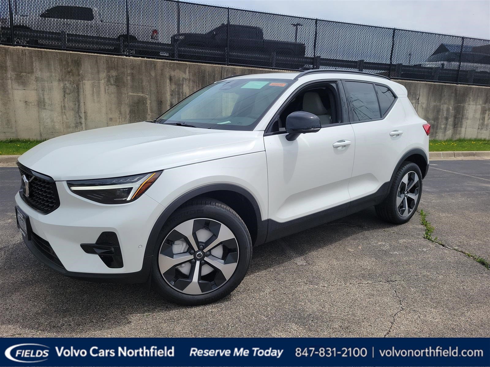 2025 Volvo XC40 Plus