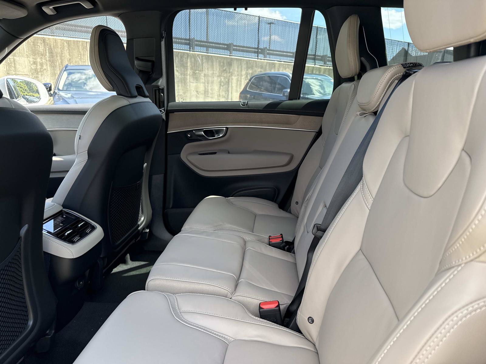 2026 Volvo XC90 Ultra - Photo 15